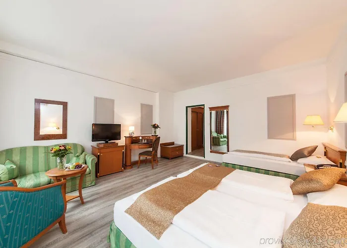 Hotel Novum Cristall Messe 3*