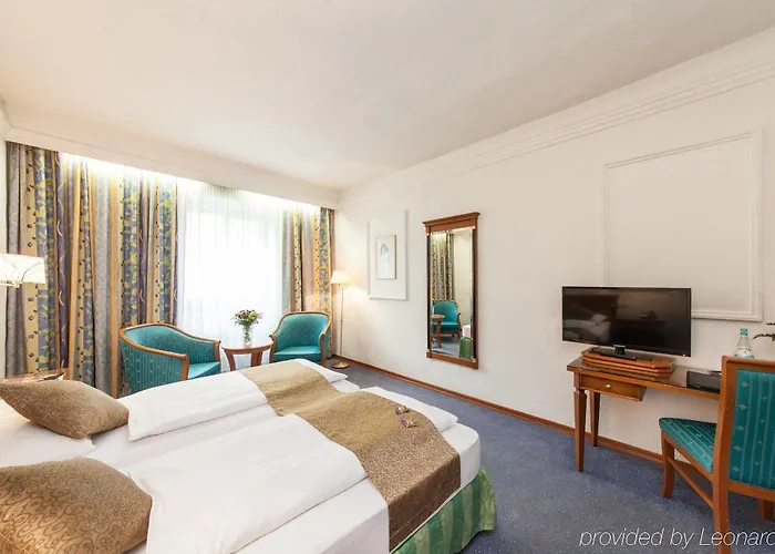 Hotel Novum Cristall Messe 3*