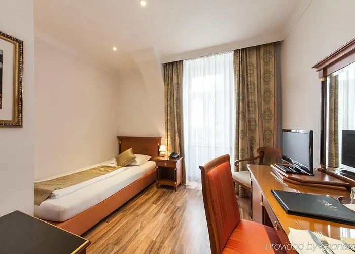 Hotel Novum Cristall Messe 3*